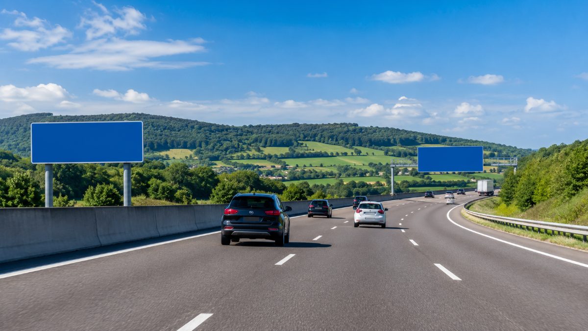 Autostrada — reguli complete de circulație pentru examenul auto DRPCIV 2026